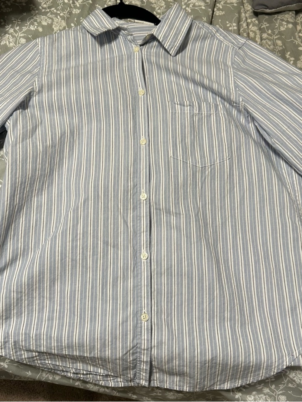 Gap Women’s Light Blue Striped Button-Up Shirt 100% cotton.